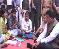 Marath Protest | विरोधी पक्षनेते देवेंद्र फडणवीस मराठा आंदोलकांच्या भेटीला | ABP Majha 