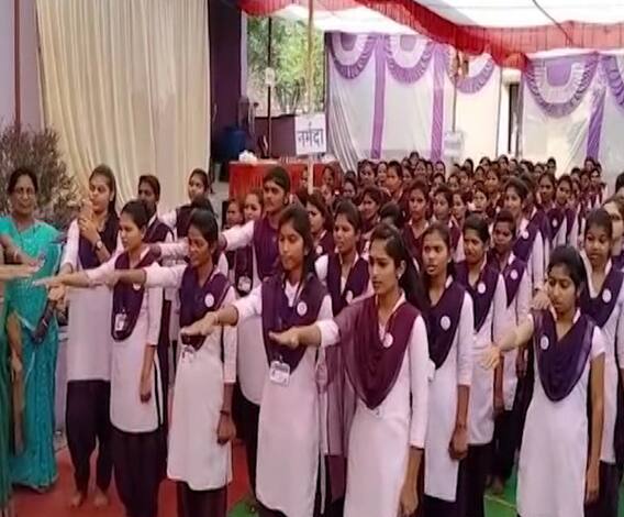 Valentine Day | प्रेम कुणावर करावं... सांगणारी प्रेमयात्रा!, स्वाभिमानी शेतकरी संघटनेचा उपक्रम | ABP Majha