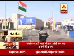 'નમસ્તે ટ્રમ્પ': મોદી અને ટ્રમ્પ જ્યાંથી પસાર થવાના હતા તે ગેટ એકાએક નીચે પડી જતાં દોડધામ, જુઓ વીડિયો