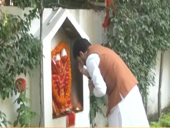 Budget से पहले Anurag Thakur ने की बजरंगबली की पूजा, कहा- 'बजट देश के लिए अच्छा हो'