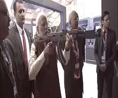 Defense EXPO | लखनौमध्ये डिफेन्स एक्स्पोला सुरुवात, पंतप्रधान नरेंद्र मोदींनी लुटला गन चालवण्याचा आनंद