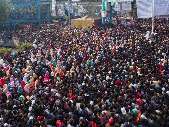 Shaheen Bagh से बातचीत की घड़ी आई, क्या अब खत्म होगी लड़ाई? | Samvidhan Ki Shapath