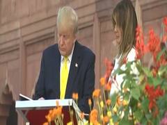 Namaste Trump: पत्नी Melania के साथ Donald Trump ने किया Taj Mahal का दीदार, विजिटर्स बुक में लिखा संदेश
