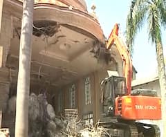 Gangster Santosh Ambekar | गुंड संतोष आंबेकरचा बंगला पाडताना नागपूर महापालिकेच्या कर्मचाऱ्यांची दमछाक 