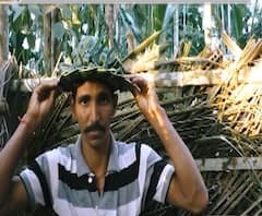 Special Report | कल्पवृक्षाच्या प्रत्येक भागापासून सुंदर कलाकृती, भोगव्याच्या राजाराम प्रभूंची अनोखी कल्पकता | सिंधुदुर्ग