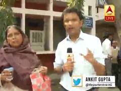 Delhi violence: बेटे की तलाश में भटक रही है मां