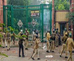 জামিয়া মিলিয়া কাণ্ডে নতুন সিসিটিভি ফুটেজ, পাথর ছুড়তে দেখা গেল অজ্ঞাতপরিচয় যুবকদের