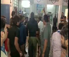 সিঁথিতে ব্যবসায়ীর মৃত্যু ঘিরে ধুন্ধুমার, থানার সামনে বিক্ষোভ, ভাঙচুর