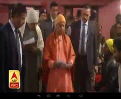 गोरखपुर : सीएम ने सुनीं लोगों की परेशानियां