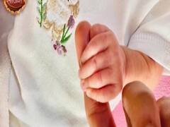 Shilpa Shetty snapped with daughter outside hospital, PIC goes viral 