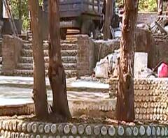 Plastic Bungalow | एक बंगला बने 'न्यारा', आर्किटेक्ट राजेंद्र इनामदारांची भन्नाट आयडिया | ABP Majha