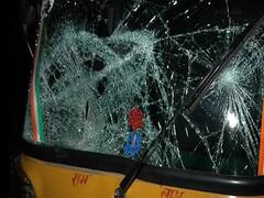 Delhi Violence: Khajuri Chowk पर उपद्रवियों ने किया ऑटो पर हमला, चालक ने जैसे तैसे बचाई जान