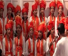 बालमोहनचा अभिमान सोहळा! बालमोहनच्या विद्यार्थ्यांकडून रविंद्रनाथ टागोर यांची ‘अंतर्मम विकसित करी’ प्रार्थना सादर