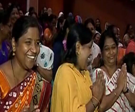 Nashik | नाशिक महापालिकेचा उपक्रम, तणावमुक्तीसाठी शिक्षकांना हास्ययोगाचे धडे