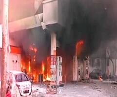 সিএএ-সংঘর্ষে জ্বলছে উত্তর-পূর্ব দিল্লি, ৭২ ঘণ্টা সংঘর্ষে মৃতের সংখ্যা বেড়ে ১৮