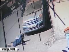 Jabalpur: Girl escapes unhurt after being hit by a school bus
