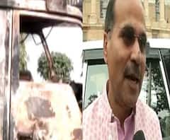 দিল্লি হিংসা: গোখলপুরে আগুন নেভাতে যাওয়া দমকলের গাড়িতেই অগ্নি সংযোগ! 'আলোচনায় মাধ্যমে শান্তি ফিরিয়ে আনার কথা' বললেন অধীর