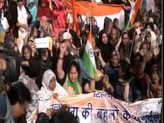 Shaheen Bagh के प्रदर्शनकारियों का पैदल मार्च नहीं हो पाया, गृह मंत्री से नहीं हुई मुलाकात