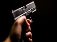 Shaheen Bagh में चली गोली, प्रदर्शनकारियों की पुलिस के खिलाफ नारेबाजी