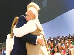 मोटेरा के मंच पर 5 बार गले मिले Trump और Modi, दोस्ती की नई कहानी । Master Stroke