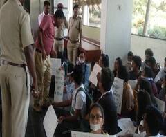 IIT Mumbai | नव्या हॉस्टेल नियमांविरोधात आयआयटीमधील विद्यार्थ्यांचा मूकमोर्चा | ABP Majha