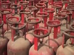 Govt electrocutes household budget with LPG price hike | Ghanti Bajao Full