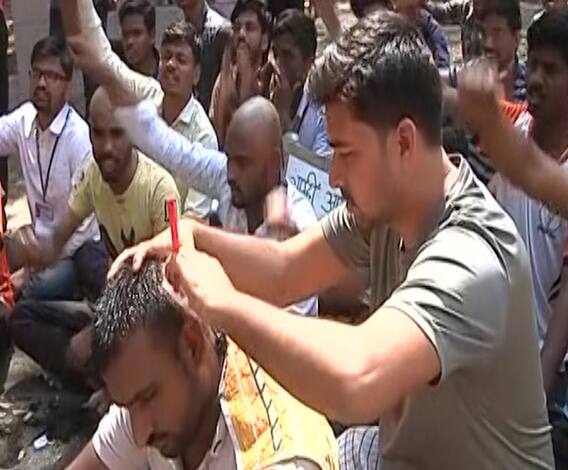 Student Protest | पुण्यात पदव्युत्तर कृषी विद्यार्थ्यांचं आंदोलन तीव्र, सरकारचं लक्ष वेधण्यासाठी मुंडन | ABP Majha