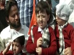 Arvind Kejriwal oath ceremony: घर से रामलीला मैदान तक समर्थकों की जुटी भारी भीड़