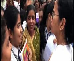 ‘পরীক্ষা কেমন হচ্ছে?’ স্কুলে স্কুলে গিয়ে প্রশ্ন মুখ্যমন্ত্রীর, আপ্লুত পরীক্ষার্থীদের উত্তর ‘খুব ভাল’ 