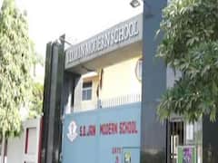 સુરતઃ એસ.ડી. જૈન સ્કૂલે SSC અને HSCની હોલ ટિકીટ અટકાવી, જુઓ વીડિયો