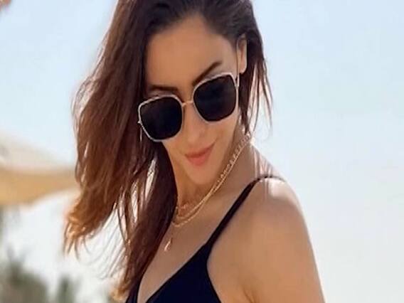 Actress Aamna Sharif's 'Dubai Watch' on Instagram 