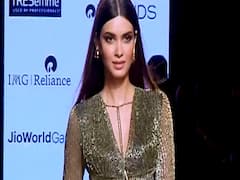  Lakme Fashion Week: तीसरे दिन मलाइका, बिपाशा, तब्बू, आदित्य रॉय कपूर ने बिखेरा रैम्प पर जलवा