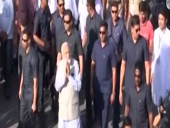 Arvind Kejriwal ने शपथग्रहण में शामिल होने के लिए PM Modi को दिया न्यौता