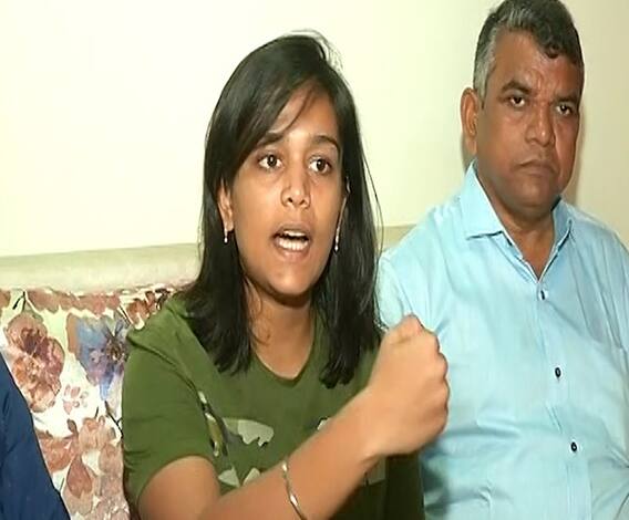 Thief At Saloni Alot Home | सलोनी अलोटची घरात घुसलेल्या चोरट्यावर झडप 