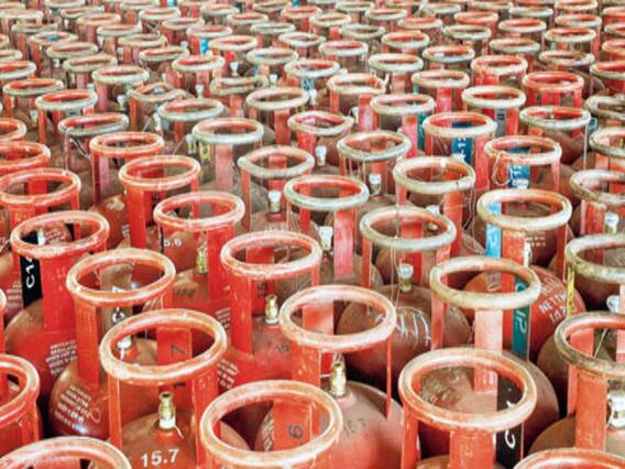 LPG सिलिंडर हुआ और महंगा