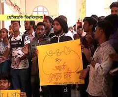 প্রেসিডেন্সিতে পড়ুয়াদের অবস্থান-বিক্ষোভ, আটক উপাচার্য, রেজিস্ট্রার সহ অধ্যাপকরা