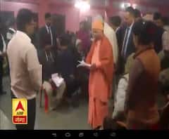 योगी ने लगाया जनता दरबार