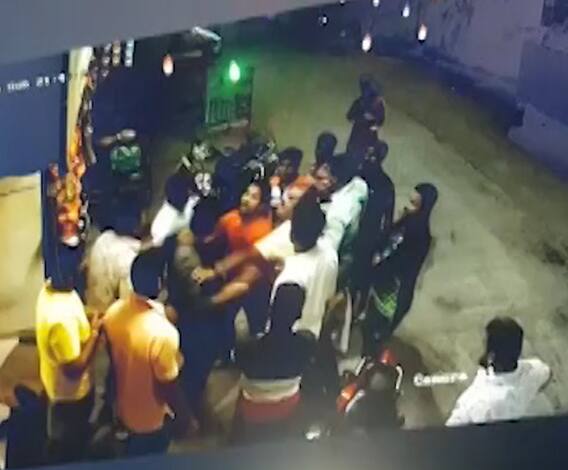 Pune Crime | पुण्यात पैलवानांचा धिंगाणा; सोसायटीत घुसून तिघांना मारहाण | ABP Majha