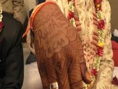 Surat: दूल्हे ने हाथों में लगाई CAA के समर्थन वाली मेहंदी