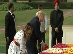 Donald Trump और Melania Trump ने Rajghat पर दी Mahatma Gandhi को श्रद्धांजलि, विजिटर्स बुक में लिखा संदेश