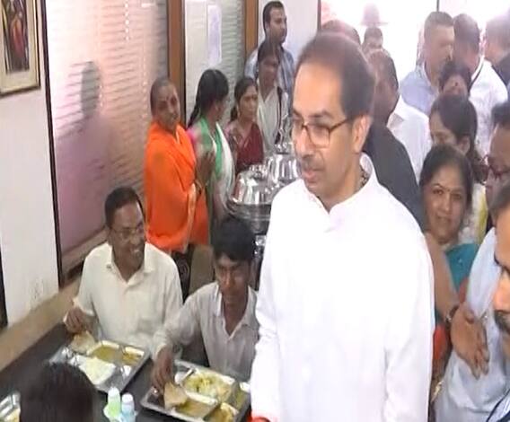 Shiv Bhojan Thali | नाशिमध्ये मुख्यमंत्र्यांच्या हस्ते शिवभोजन केंद्राचं उद्घाटन | ABP Majha