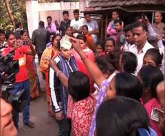 ট্যাংরার ঘটনা নিয়ে অভিযোগকারিণী ও পুলিশের বক্তব্যে ফারাক, শুনে নিন কে কী বলছে