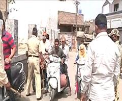 Curfew In Maharashtra | येड्यांची जत्रा आणि खुळ्याचा बाजार; कर्फ्यू लावूनही लोक घराबाहेर