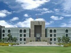 કોરોનાની અસરઃ ચીફ જસ્ટિસ વિક્રમ નાથે હાઈકોર્ટ પરિસરમાં કર્યું ઇન્સ્પેક્શન, જુઓ વીડિયો