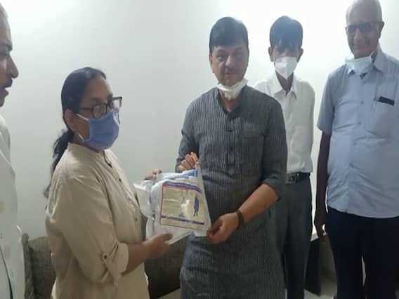 કોરોનાનો કહેરઃ ડભોઇના MLA શૈલેષ મહેતાએ તબીબોને આપ્યા મડેકિલ શૂટ, જુઓ વીડિયો