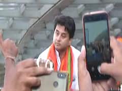 Jyotiraditya Scindia receives grand welcome amid dhols, garlands in Bhopal