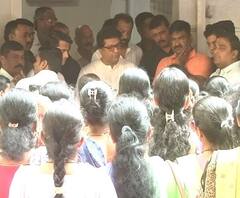 Mumbai | सीप्झमधील प्रकल्पग्रस्त महिला कृष्णकुंजवर मनसे अध्यक्ष राज ठाकरे यांच्या भेटीला