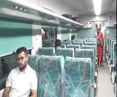 Coronavirus Effect | हुतात्मा एक्स्प्रेसमधील गर्दी घटली