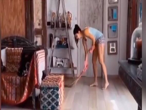 Lockdown के दौरान घर में क्या कर रहें हैं बॉलीवुड के सितारे, देखिए