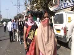 Lockdown: राशन की दुकानों पर लंबी लाइन, सोशल डिस्टैंसिंग कर रहे फॉलो, दिल्ली के मयूर विहार से Report